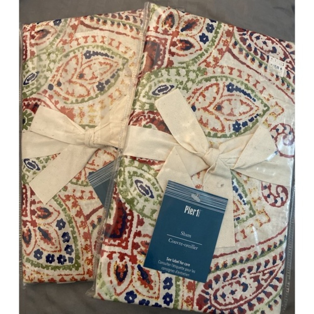 Pier 1 Pillow Sham Pair Standard Size Paisley Red Green Couvre-oreiller NEW